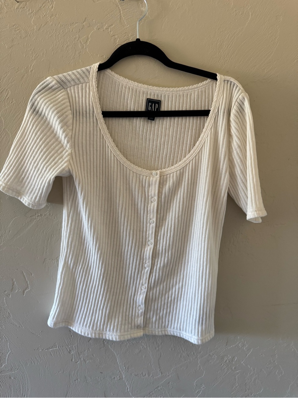 GAP White Ribbed Scoop-Neck Button Front Top